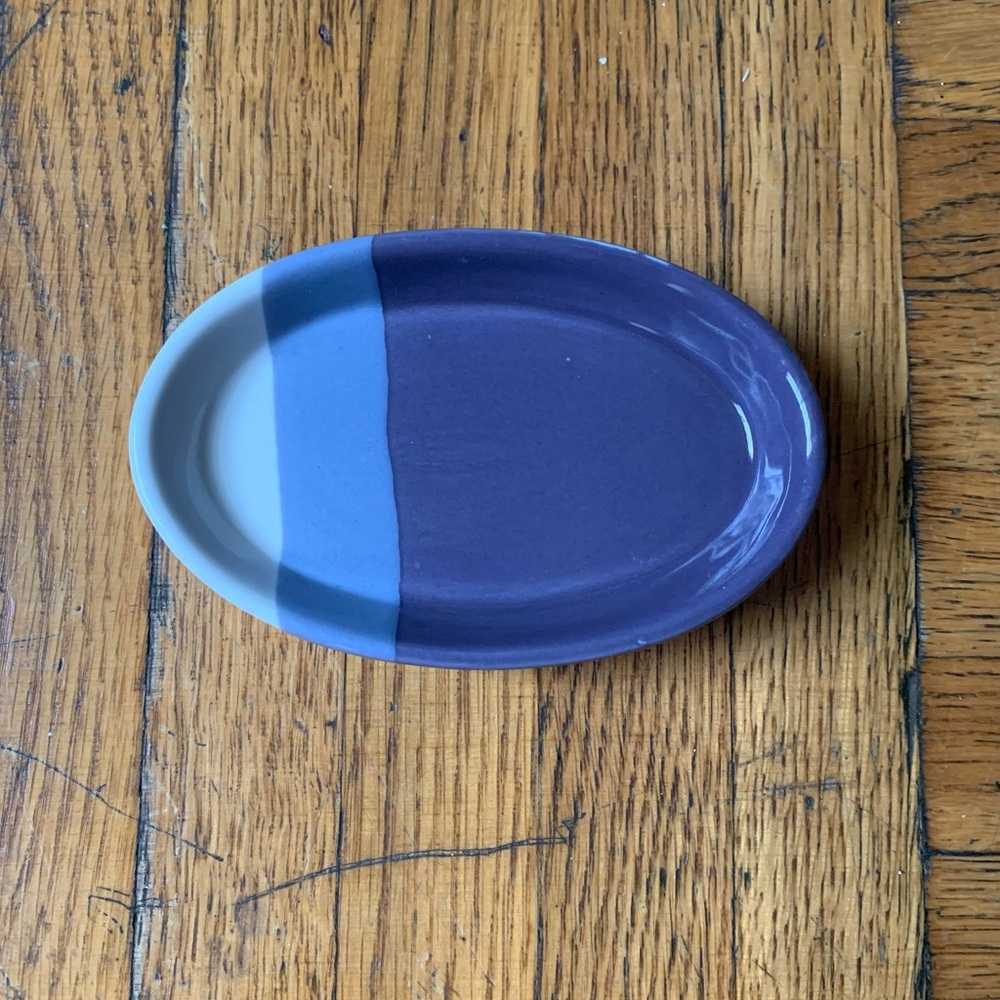 Beautiful ceramic soap dish holder